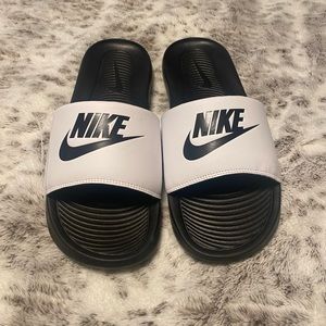 NWT size 11 Nike slides